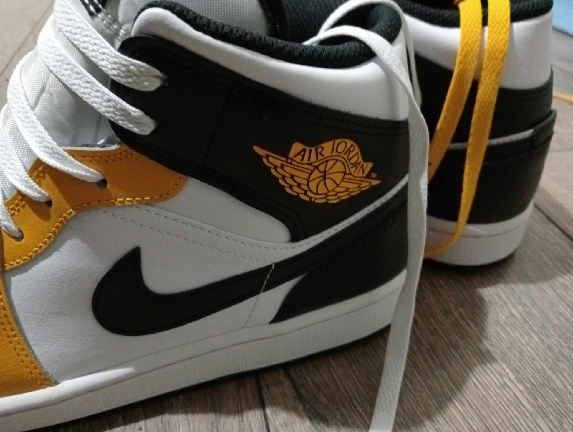Original Air Jordan 1 Mid "Yellow Ochre"