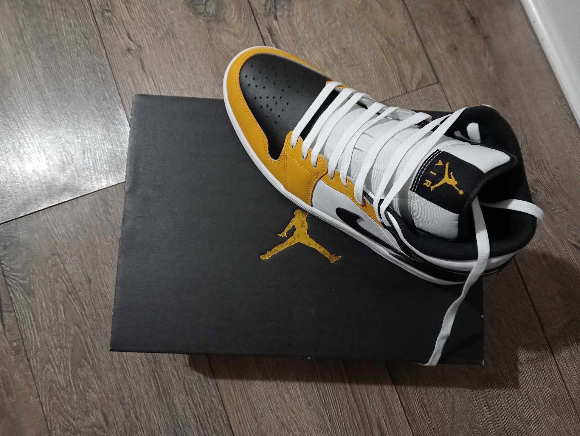 Original Air Jordan 1 Mid "Yellow Ochre"