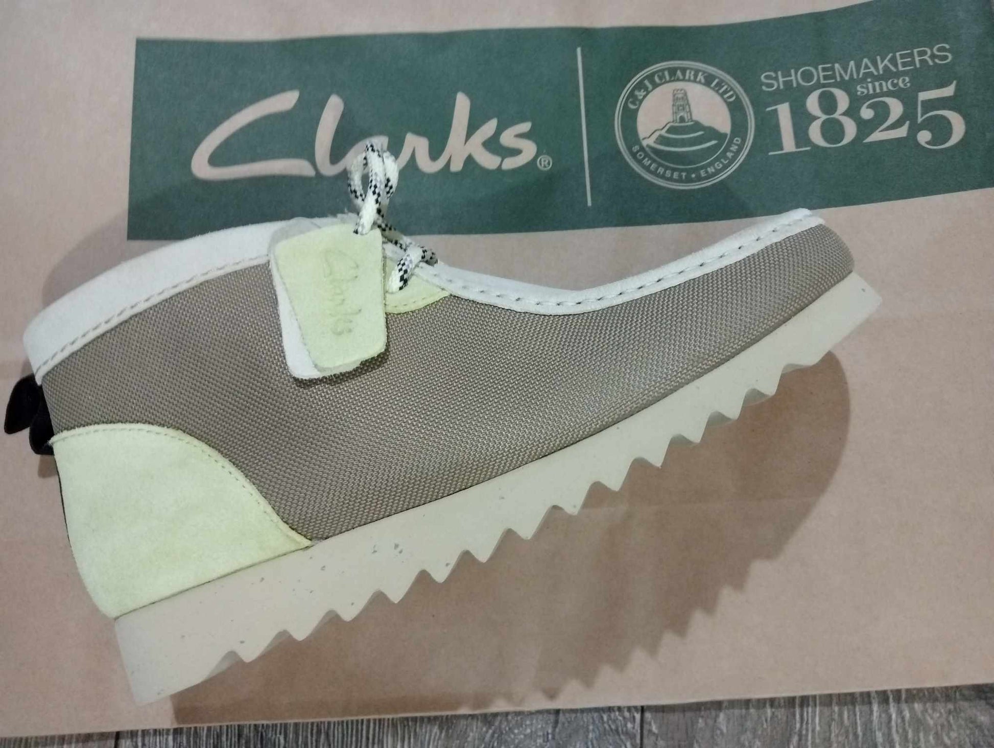 Original Clarks Wallabees - FTRE Ecru Combi