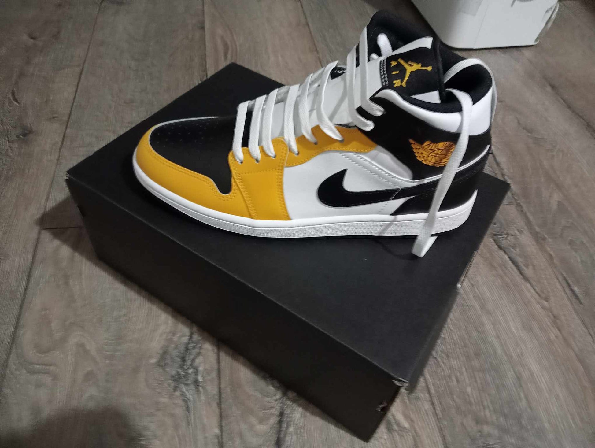 Original Air Jordan 1 Mid "Yellow Ochre"